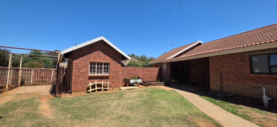 3 Bedroom Property for Sale in Naudeville Free State